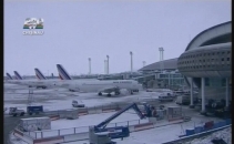 Circa 2000 de pasageri sunt nevoiti sa intampine Craciunul pe holul aeroportului din Paris Circa 2000 de pasageri sunt nevoiti sa intampine Craciunul pe holul aeroportului din Paris