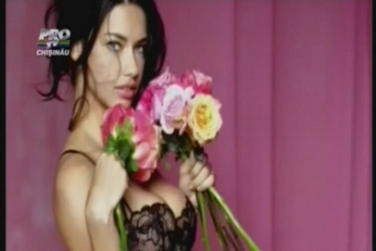 Victoria\'as Secret si-a lansat colectia de lenjerie destinata indragostitilor Victoria\'as Secret si-a lansat colectia de lenjerie destinata indragostitilor
