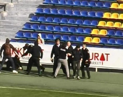 Suporterii formatiei Zimbru, retinuti de politie: Au creat haos pe stadion Suporterii formatiei Zimbru, retinuti de politie: Au creat haos pe stadion