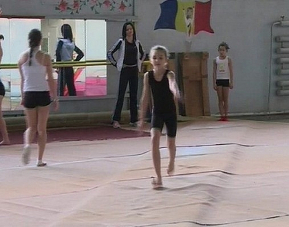 Sportivii talentati fug din tara, cei care raman se antreneaza in mizerie. Un nou reportaj "Moldova fara oameni"