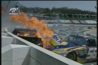 Accident spectaculos la o etapa a Campionatului Mondial de Nascar