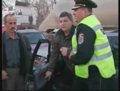 Un sofer beat la volan a lovit doua masini in capitala, dupa ce a intrat pe contrasens Un sofer beat la volan a lovit doua masini in capitala, dupa ce a intrat pe contrasens