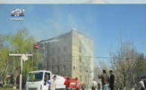 Incendiu la Cupcini. Trei etaje ale unui camin au fost cuprinse de flacari Incendiu la Cupcini. Trei etaje ale unui camin au fost cuprinse de flacari