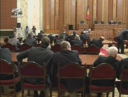 Deputatii proaspat alesi s-au reunit astazi in prima sedinta Deputatii proaspat alesi s-au reunit astazi in prima sedinta