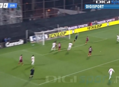 Un jucator de la CFR Cluj, eliminat dupa ce l-a lovit cu piciorul in cap pe un adversar de la Dinamo Un jucator de la CFR Cluj, eliminat dupa ce l-a lovit cu piciorul in cap pe un adversar de la Dinamo