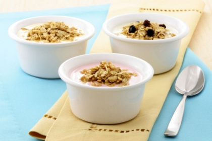 5 idei de topping cu putine calorii pentru iaurtul de la micul dejun 5 idei de topping cu putine calorii pentru iaurtul de la micul dejun