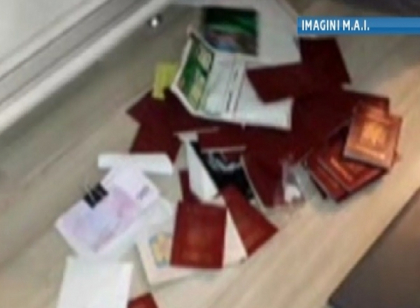 Grupare criminala, retinuta de MAI: 7 moldoveni falsificau documente oficiale a tarilor UE Grupare criminala, retinuta de MAI: 7 moldoveni falsificau documente oficiale a tarilor UE