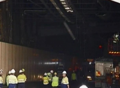 Accident incredibil intr-un tunel din Austria. Momentul in care un camion cu remorca distruge pasajul Accident incredibil intr-un tunel din Austria. Momentul in care un camion cu remorca distruge pasajul