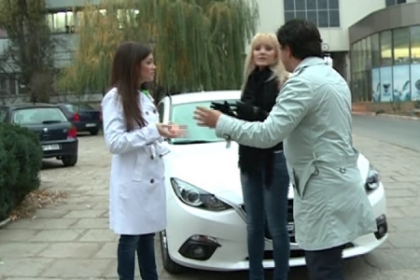 PROMOTOR: Doua masini distruse, doua vedete sifonate si un autoexpert suparat