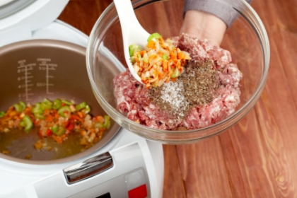 Pregateste cina mai usor! 5 trucuri care iti vor reduce timpul petrecut seara in bucatarie