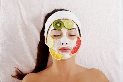 Remedii la indemana din bucatarie. 5 retete pentru probleme obisnuite de cosmetica