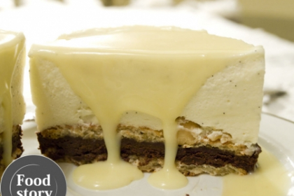 Prajitura festiva cu alune de padure si mousse de ciocolata alba Prajitura festiva cu alune de padure si mousse de ciocolata alba