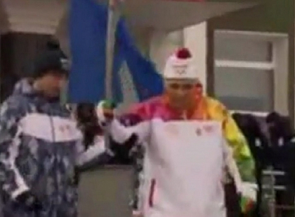 Un antrenor de lupte greco-romane din Rusia a murit cu torta olimpica in mana