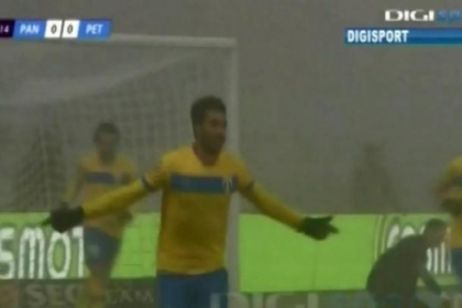 Imagini socante in campionatul Romaniei: Un jucator de la FC Botosani i-a rupt piciorul unui adversar