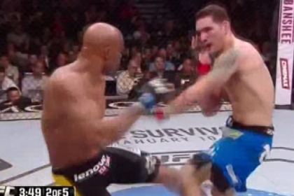 Accidentare GROAZNICA in luptele UFC. Un brazilian si-a rupt piciorul, dupa ce a lovit intr-un adversar
