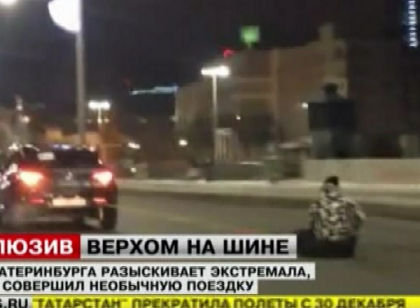 Distractie la limita tragicului in Rusia. Cativa locuitorii s-au plimbat pe strazi pe un pneu tras de o masina