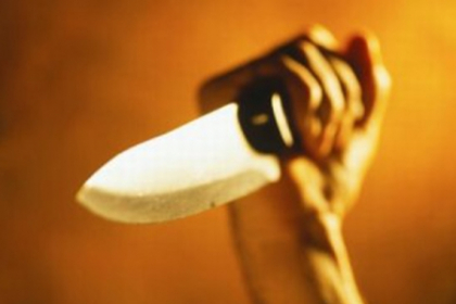 Un barbat, in stare grava dupa ce a fost INJUNGHIAT de sora sa: "Au baut dupa care s-au batut"