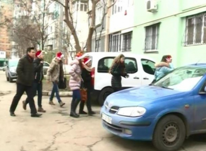 Colinde, dulciuri si vin fiert. Cum se pregatesc locuitorii de la sate de Craciunul pe stil vechi Colinde, dulciuri si vin fiert. Cum se pregatesc locuitorii de la sate de Craciunul pe stil vechi