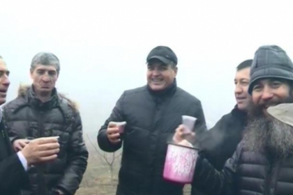 Colinde, sarmale si vin fiert: Cum au vestit colindatorii Nasterea Domnului la manastirea din Tiganesti Colinde, sarmale si vin fiert: Cum au vestit colindatorii Nasterea Domnului la manastirea din Tiganesti