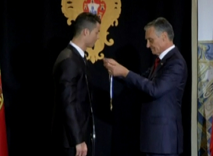 Castigatorul Balonului de Aur, Cristiano Ronaldo, erou in Porugalia. A fost DECORAT de presedinte Castigatorul Balonului de Aur, Cristiano Ronaldo, erou in Porugalia. A fost DECORAT de presedinte