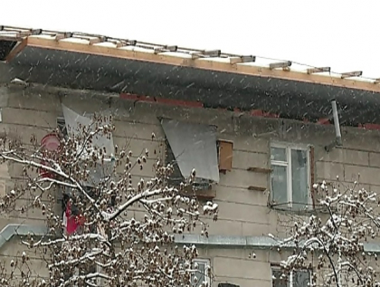 Frig, pereti si haine mucegaite: Oamenii, nemultumiti de constructia mansardelor: "15 grade sunt in casa"