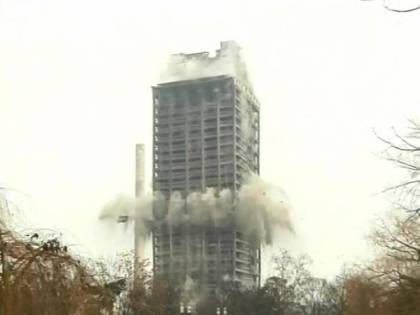 A disparut in cateva secunde. Imagini spectaculoase de la demolarea unei cladiri din Frankfurt A disparut in cateva secunde. Imagini spectaculoase de la demolarea unei cladiri din Frankfurt