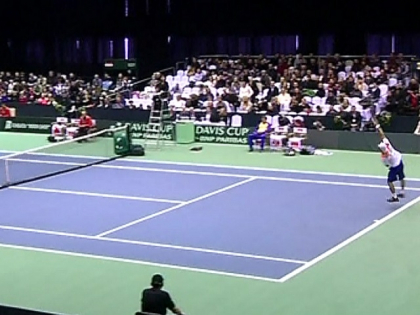 Spectacol la partida de tenis dintre Moldova si Egipt: Un suporter a nationalei a bagat frica in adversari Spectacol la partida de tenis dintre Moldova si Egipt: Un suporter a nationalei a bagat frica in adversari