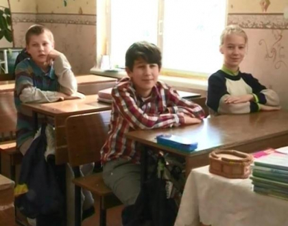 Elevii de la Mihail Sadoveanu fac ore in conditii greu de suportat: "Tavanul curge, miros intepator, nu putem sta" Elevii de la Mihail Sadoveanu fac ore in conditii greu de suportat: "Tavanul curge, miros intepator, nu putem sta"