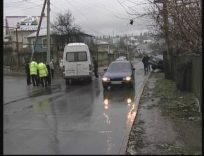 A zburat cu masina in gradina A zburat cu masina in gradina