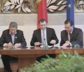 Acordul de reeditare a AIE a fost semnat de liderii celor trei partide democratice Acordul de reeditare a AIE a fost semnat de liderii celor trei partide democratice