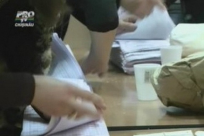 Renumararea voturilor a inceput Renumararea voturilor a inceput