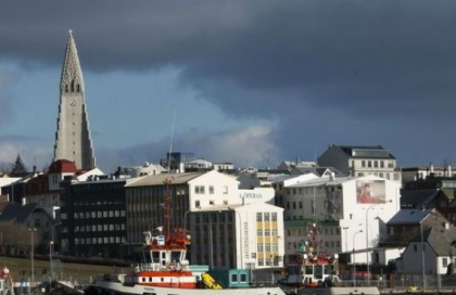 Lovitura. Olanda si Marea Britanie cer doua treimi din PIB-ul tarii care si-a lasat bancile sa intre in faliment Lovitura. Olanda si Marea Britanie cer doua treimi din PIB-ul tarii care si-a lasat bancile sa intre in faliment
