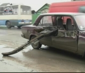 Autocamion ramas fara numere de inmatriculare dupa un accident Autocamion ramas fara numere de inmatriculare dupa un accident