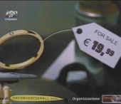 Au scos in vanzare cadourile primite candva de Ziua Indragostitilor de la fostele iubiri
