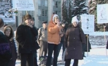 Zeci de pensionari au protestat fata de majoroarea tarifelor la caldura, gaz si lumina Zeci de pensionari au protestat fata de majoroarea tarifelor la caldura, gaz si lumina