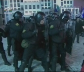 Ciocnirile violente de la Minsk continua. Sute de protestatari au fost retinuti Ciocnirile violente de la Minsk continua. Sute de protestatari au fost retinuti