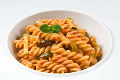 Fusilli cu dovlecei proaspeti, menta si sos de masline Fusilli cu dovlecei proaspeti, menta si sos de masline