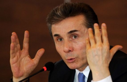 Daca si-ar retrage banii, economia s-ar prabusi. Omul care a ajuns atat de bogat incat practic conduce tara in care locuieste