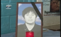 A fost gasita moarta alaturi de sotul sau in propria casa A fost gasita moarta alaturi de sotul sau in propria casa