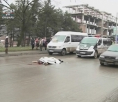 Un barbat a fost lovit mortal de o masina in timp ce traversa neregulamentar strada Un barbat a fost lovit mortal de o masina in timp ce traversa neregulamentar strada