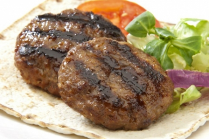 Combinatia perfecta de carne si condimente pentru burgeri Combinatia perfecta de carne si condimente pentru burgeri