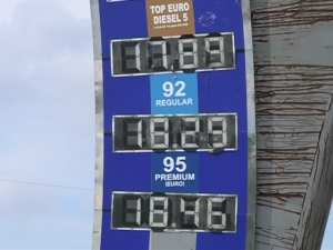 ANRE spune DA, iar companiile petrolire - BA. Ce se va intampla cu preturile la benzina si motorina