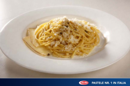 Spaghete cu branza Pecorino si piper Spaghete cu branza Pecorino si piper