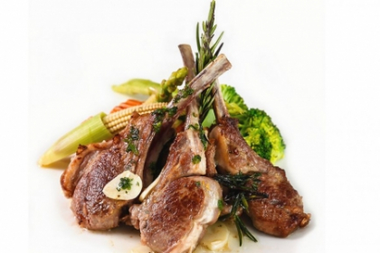Masa de Paste in stil MasterChef. Cu ce garnitura si cu ce vin sa servesti carnea de miel Masa de Paste in stil MasterChef. Cu ce garnitura si cu ce vin sa servesti carnea de miel