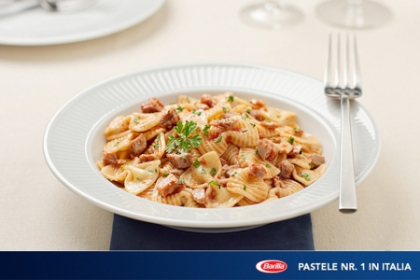 Farfalle cu ton proaspat Farfalle cu ton proaspat
