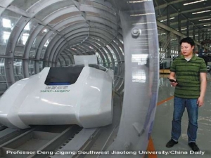 De trei ori mai rapid ca avionul. Chinezii construiesc trenul care va parcurge distanta Paris-Moscova intr-o ora