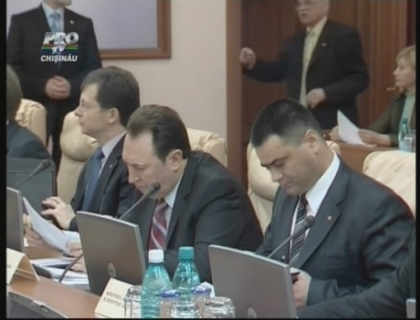 Doar o treime din demnitari si-au prezentat declaratiile de avere Doar o treime din demnitari si-au prezentat declaratiile de avere