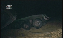 Un camion care transporta soia s-a rasturnat Un camion care transporta soia s-a rasturnat