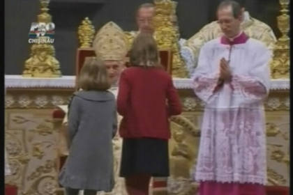 Mii de oameni la slujbele de Craciun de la Vatican si Bethleem