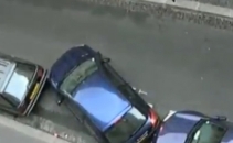 VIDEO SENZATIONAL!!! VEZI cum parcheaza un sofer intr-un loc mai mic decat masina lui 